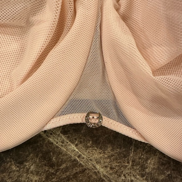 Chantelle Minimizing Bra - Picture 4 of 9